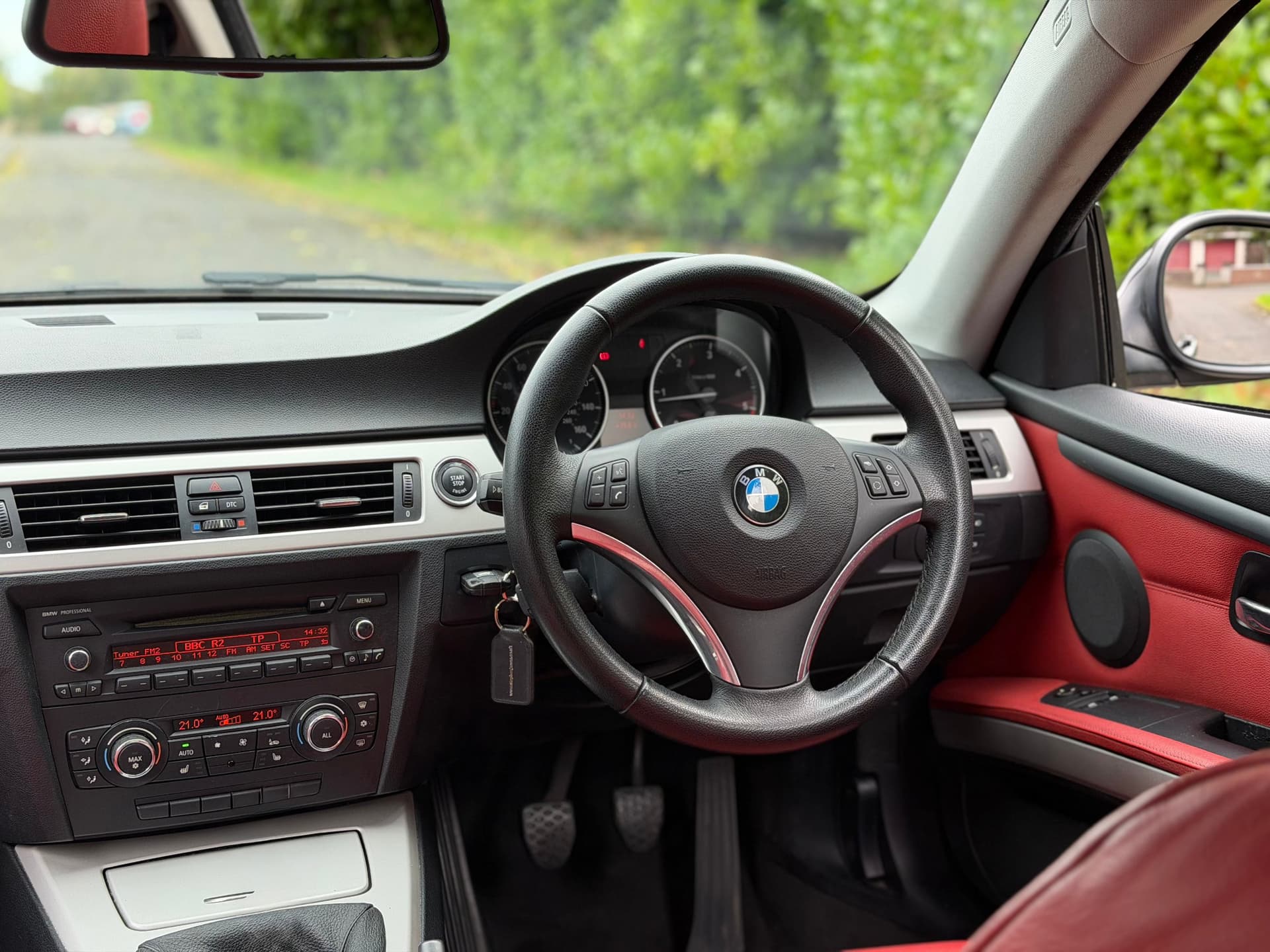 2009 BMW 320d SE Coupe - LMC Cars Belfast - photo 18 of 24