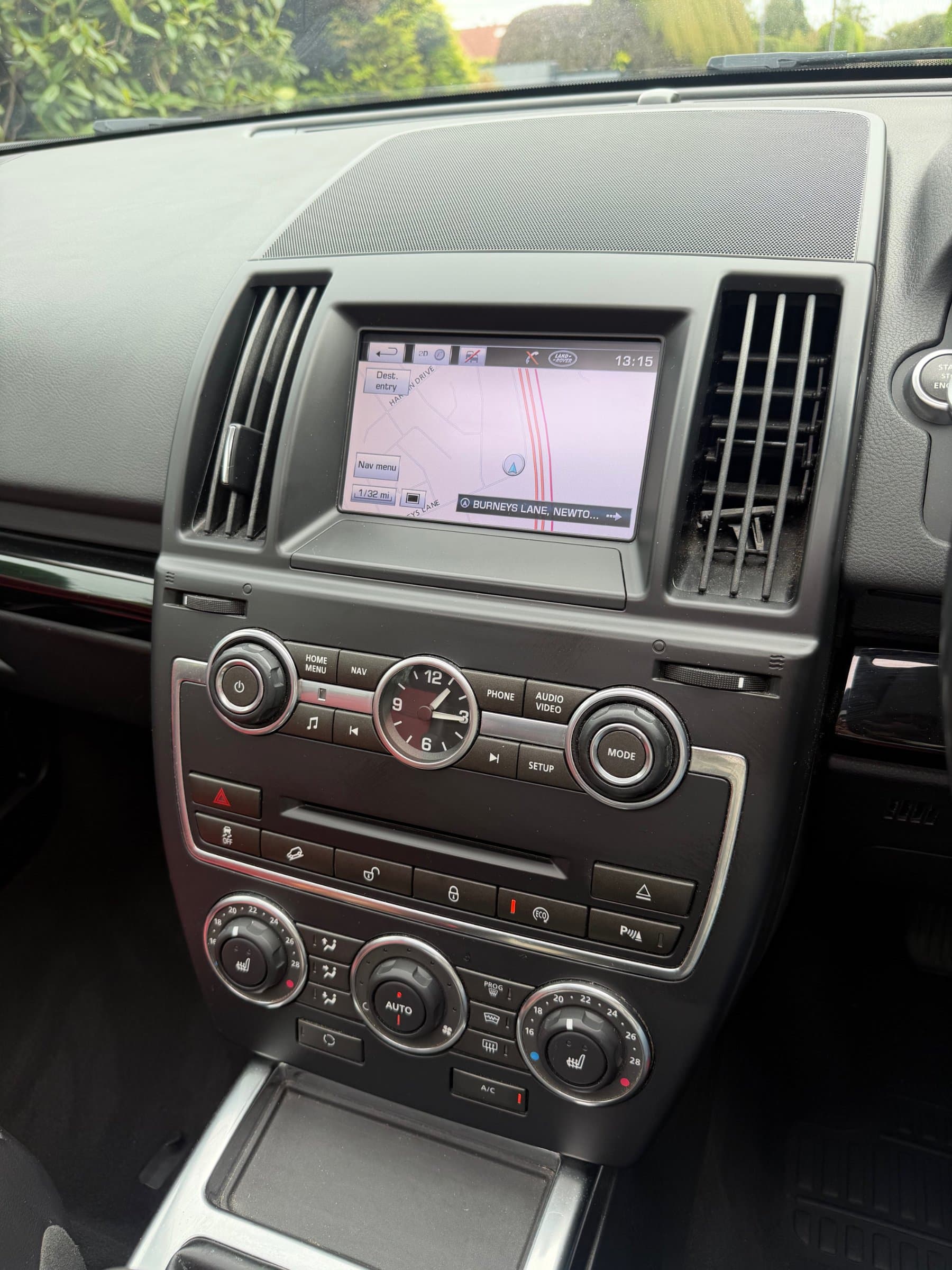 2012 Land Rover Freelander 2 TD4 Dynamic - LMC Cars Belfast - photo 18 of 33