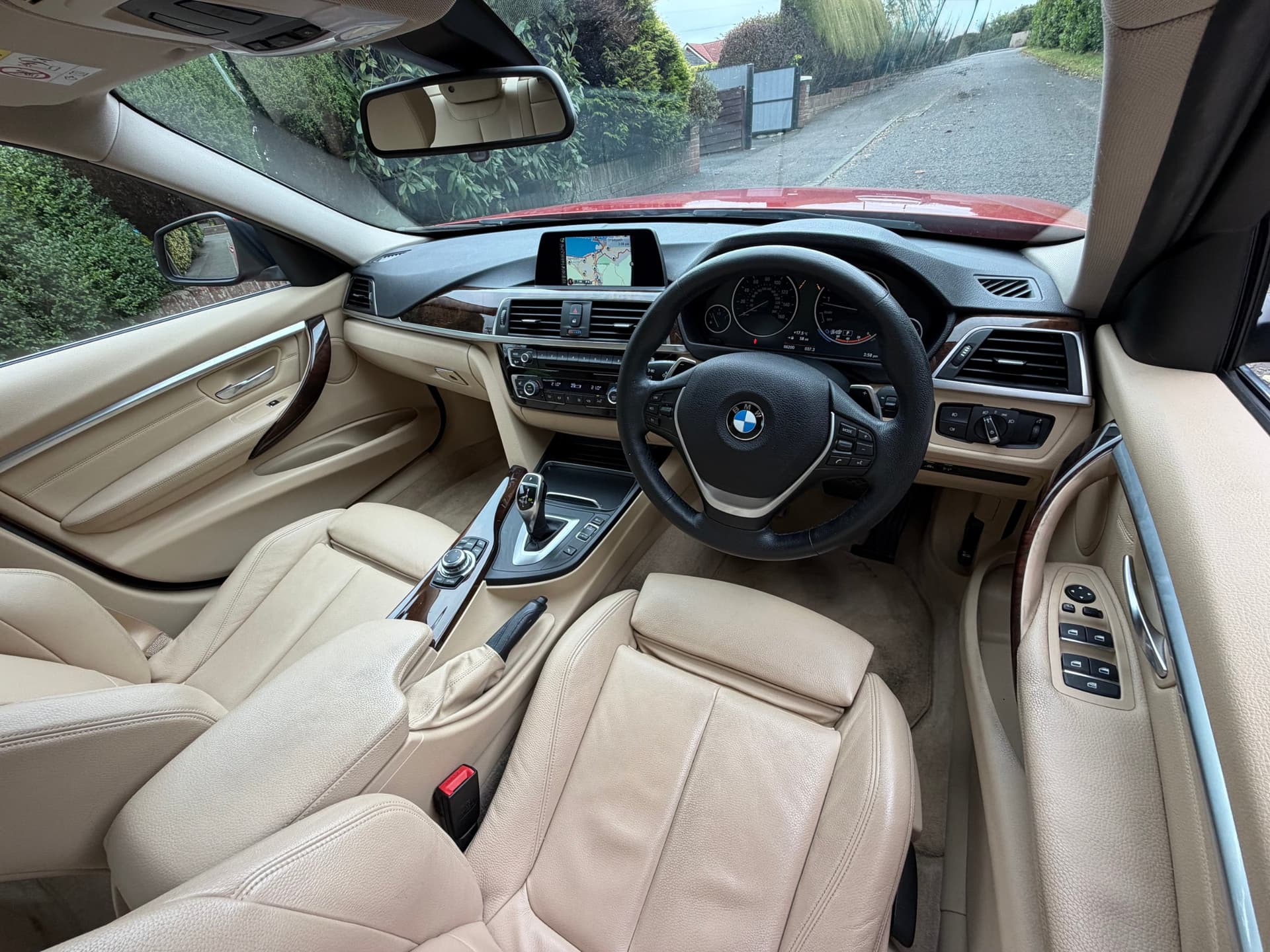 2016 BMW 320i Luxury Auto - LMC Cars Belfast - photo 14 of 32