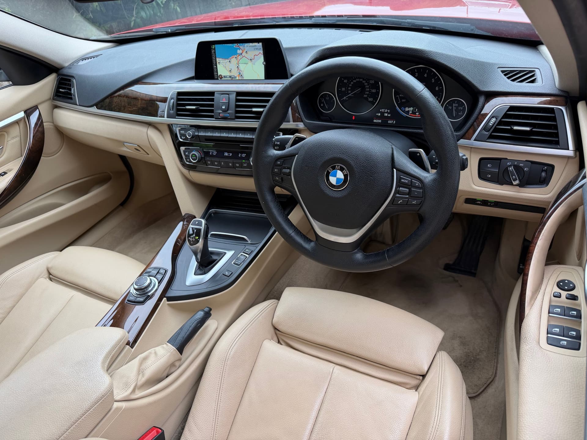 2016 BMW 320i Luxury Auto - LMC Cars Belfast - photo 16 of 32