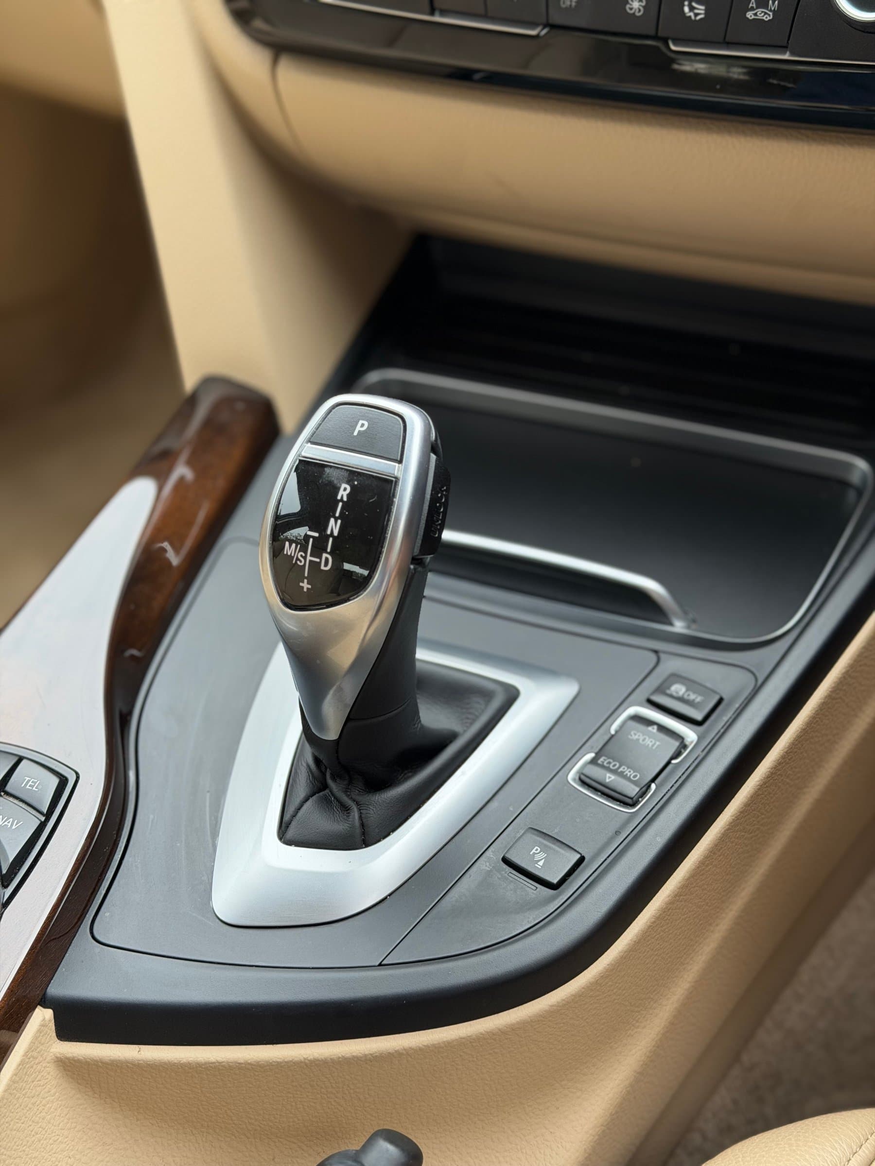 2016 BMW 320i Luxury Auto - LMC Cars Belfast - photo 19 of 32