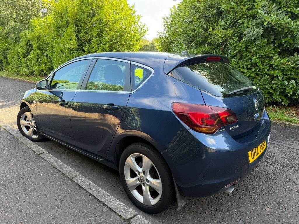 2011 Vauxhall Astra - LMC Cars Belfast - photo 5 of 5