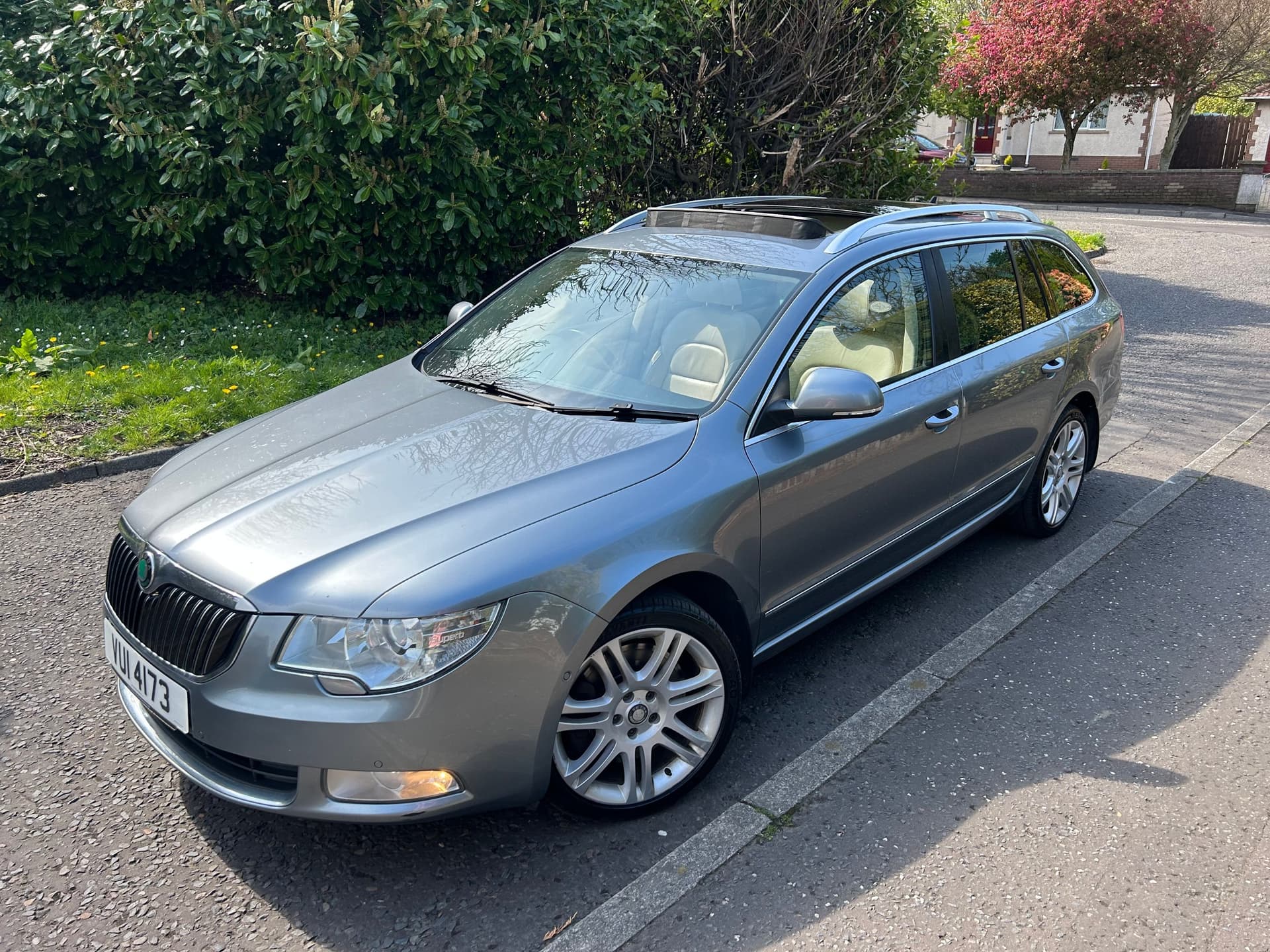 2011 Skoda Superb 3.6 V6 Elegance DSG Estate - LMC Cars Belfast - photo 10 of 38