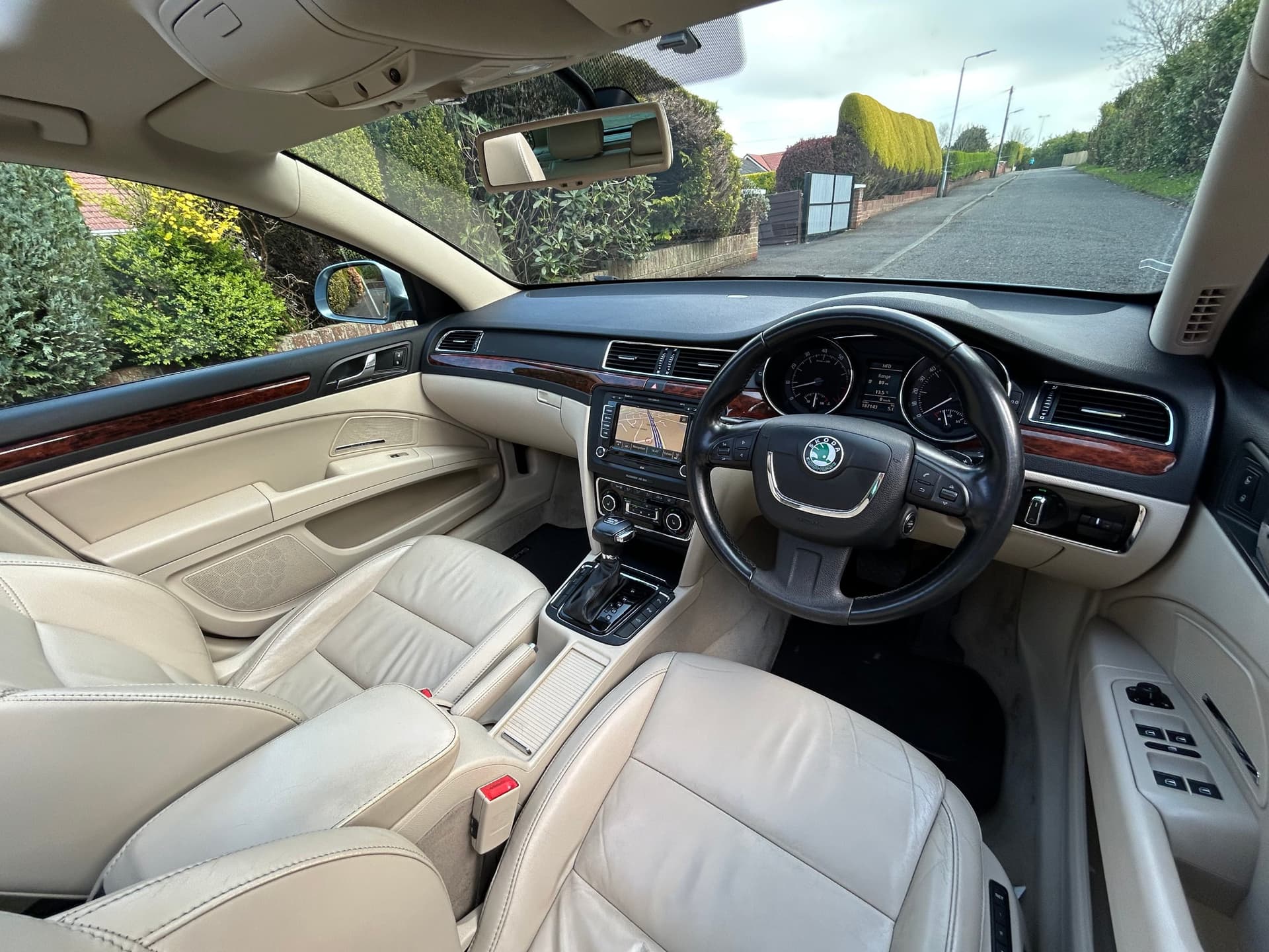 2011 Skoda Superb 3.6 V6 Elegance DSG Estate - LMC Cars Belfast - photo 14 of 38