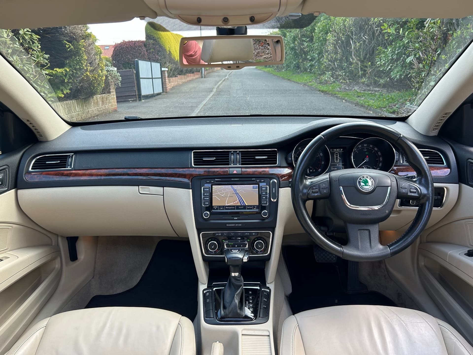 2011 Skoda Superb 3.6 V6 Elegance DSG Estate - LMC Cars Belfast - photo 17 of 38