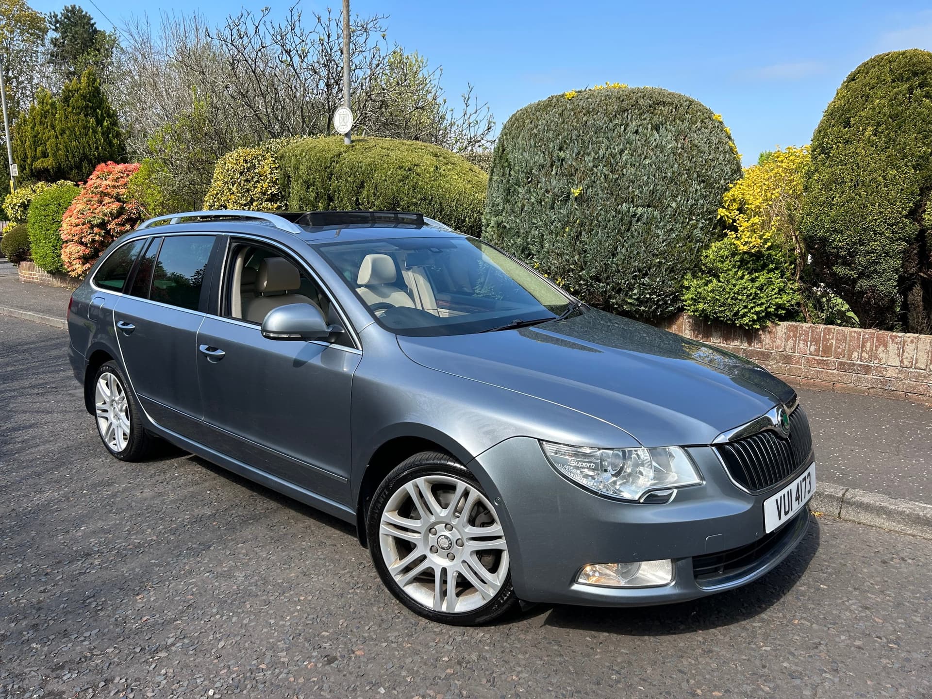 2011 Skoda Superb 3.6 V6 Elegance DSG Estate - LMC Cars Belfast - photo 2 of 38