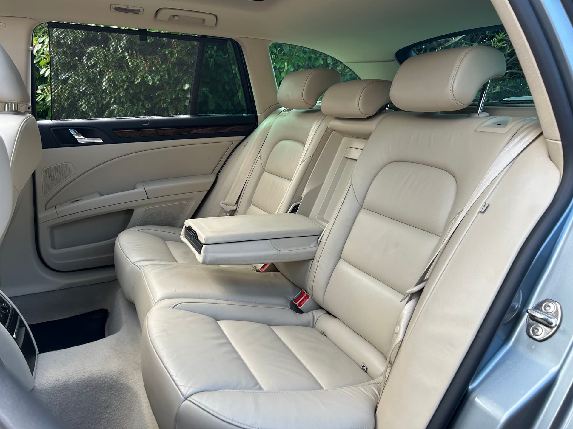 2011 Skoda Superb 3.6 V6 Elegance DSG Estate - LMC Cars Belfast - photo 28 of 38