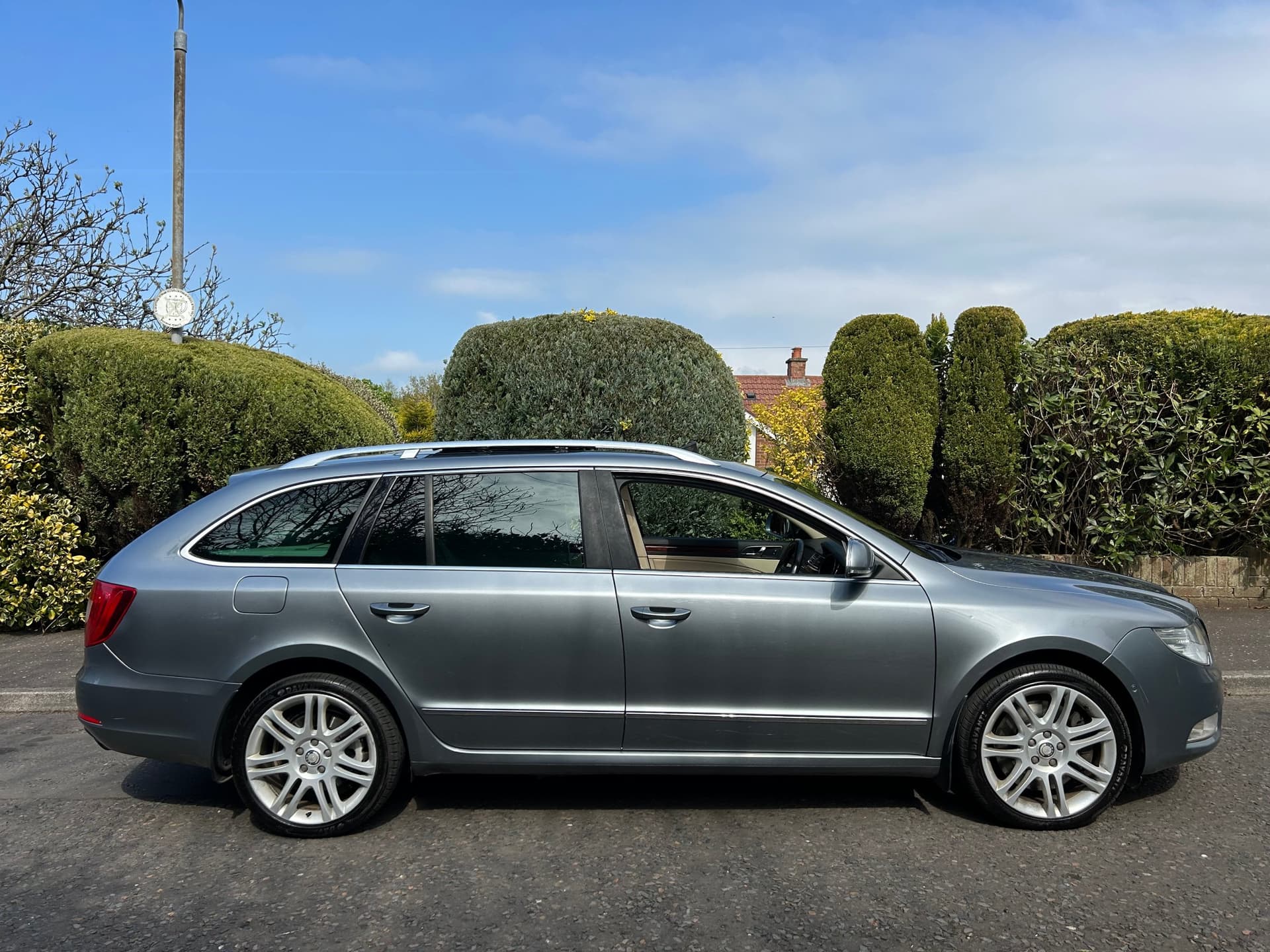 2011 Skoda Superb 3.6 V6 Elegance DSG Estate - LMC Cars Belfast - photo 3 of 38