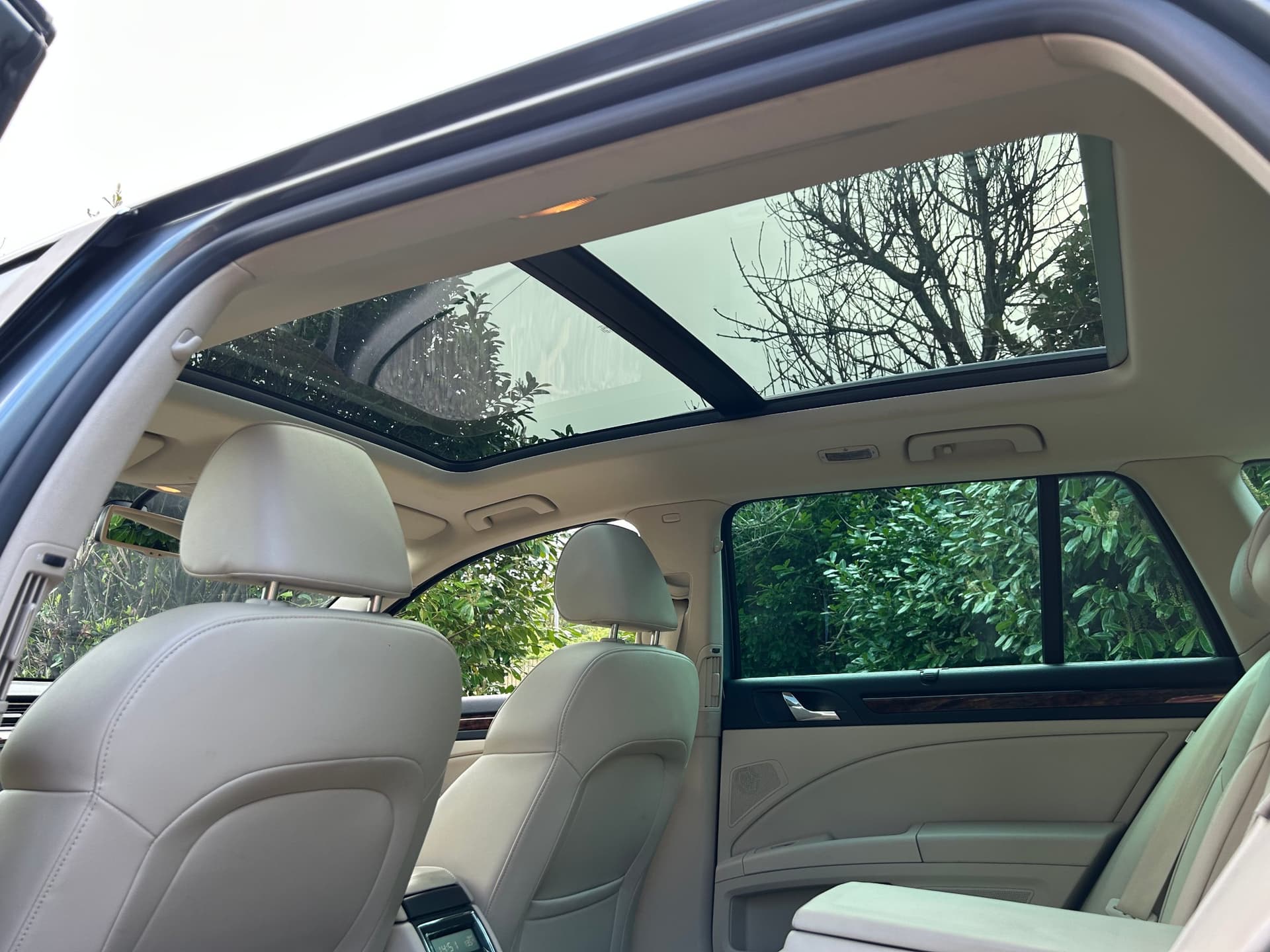 2011 Skoda Superb 3.6 V6 Elegance DSG Estate - LMC Cars Belfast - photo 30 of 38