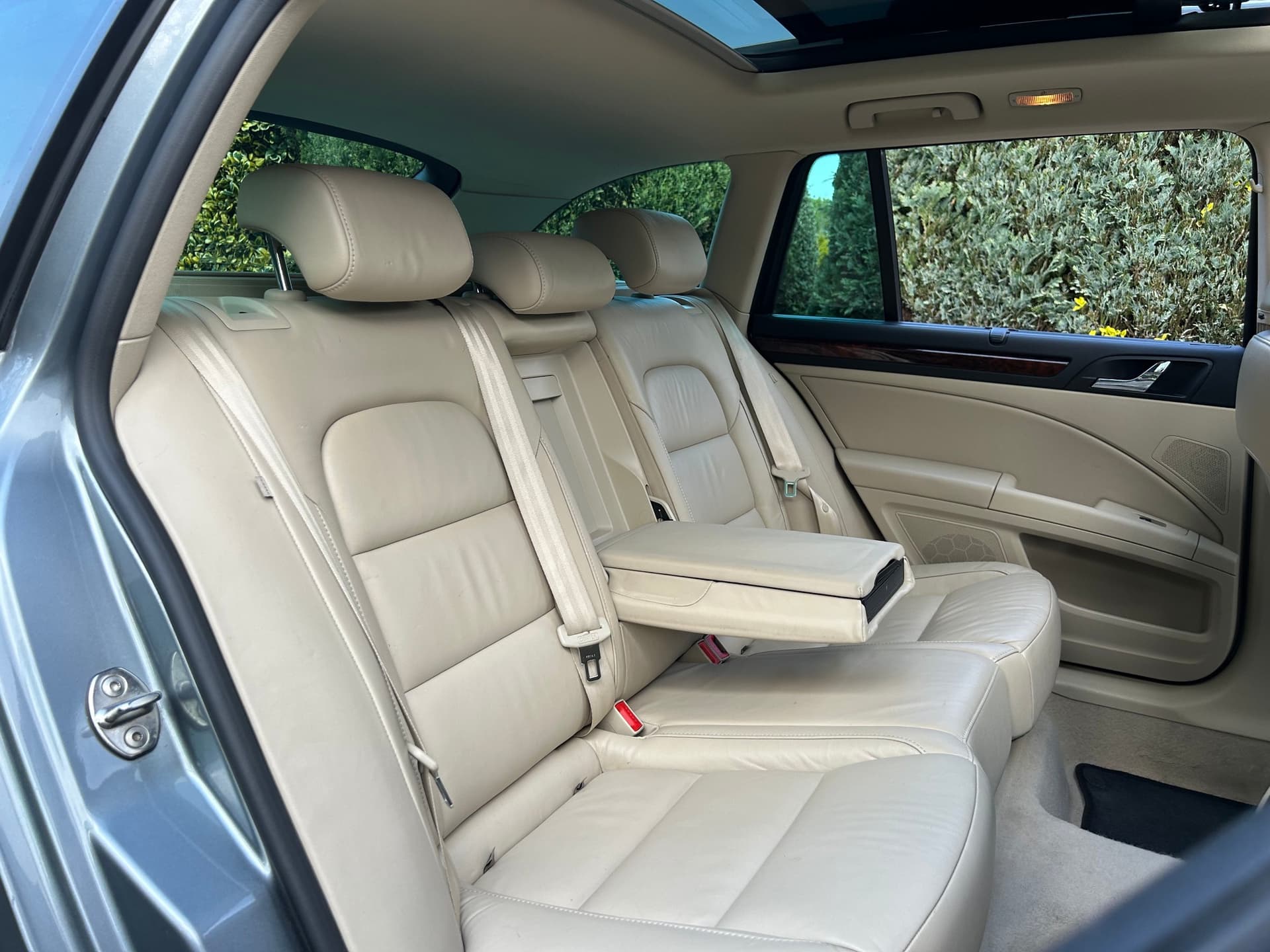 2011 Skoda Superb 3.6 V6 Elegance DSG Estate - LMC Cars Belfast - photo 34 of 38