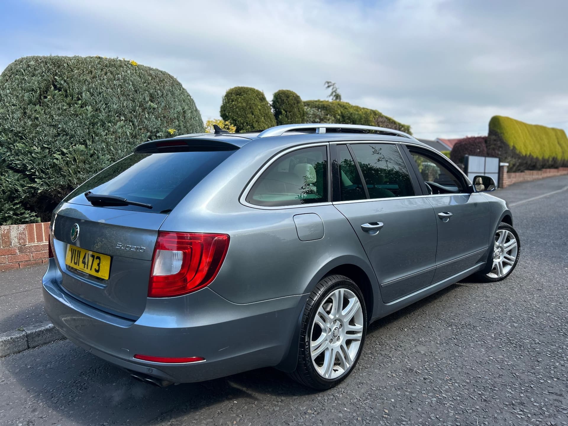 2011 Skoda Superb 3.6 V6 Elegance DSG Estate - LMC Cars Belfast - photo 4 of 38