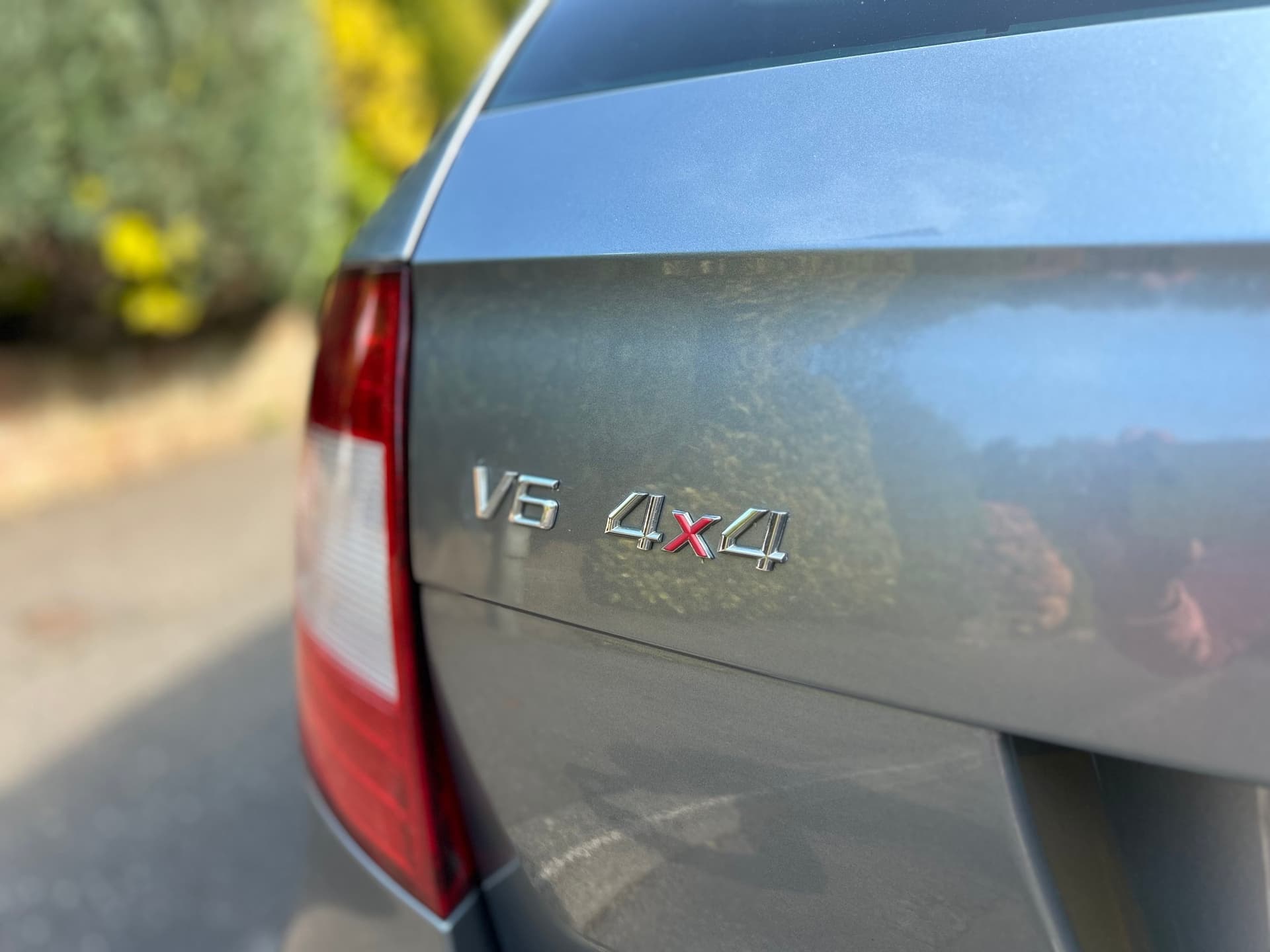 2011 Skoda Superb 3.6 V6 Elegance DSG Estate - LMC Cars Belfast - photo 7 of 38