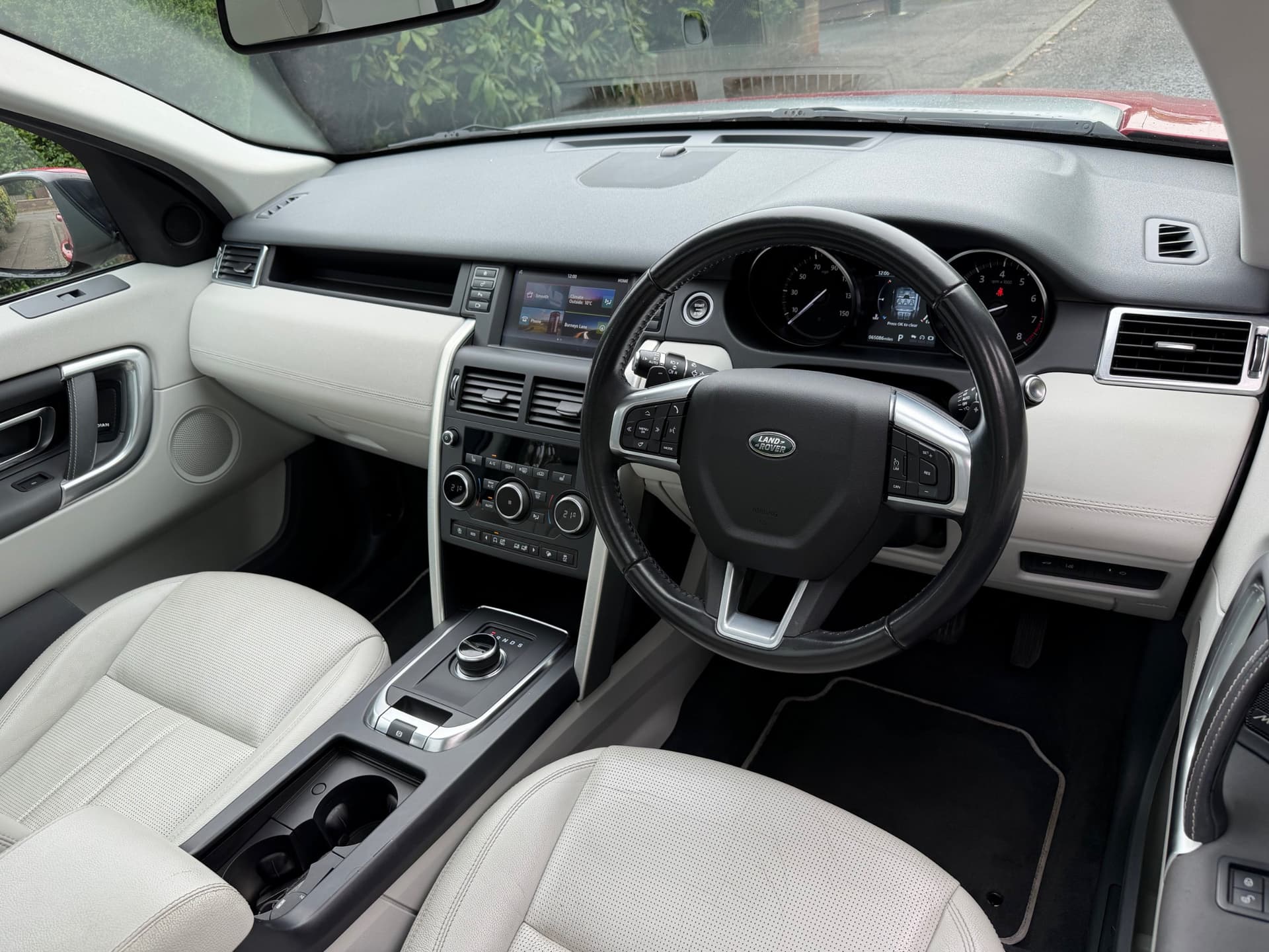 2019 Land Rover Discovery Sport 2.0 Si4 HSE - LMC Cars Belfast - photo 14 of 35