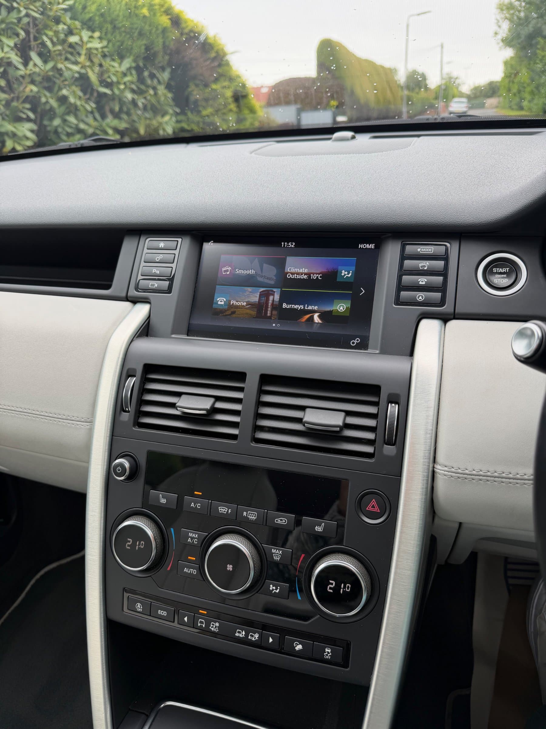2019 Land Rover Discovery Sport 2.0 Si4 HSE - LMC Cars Belfast - photo 16 of 35