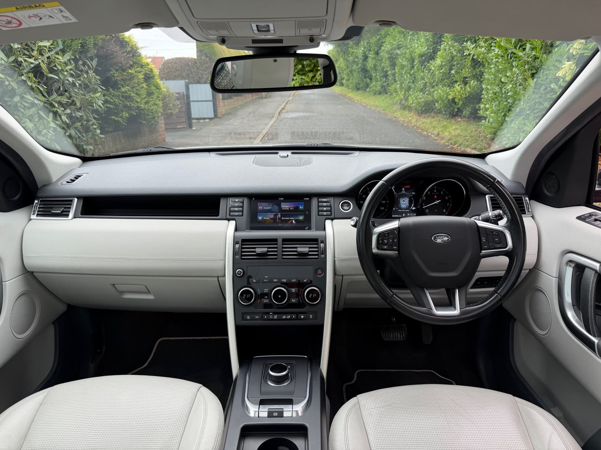 2019 Land Rover Discovery Sport 2.0 Si4 HSE - LMC Cars Belfast - photo 17 of 35