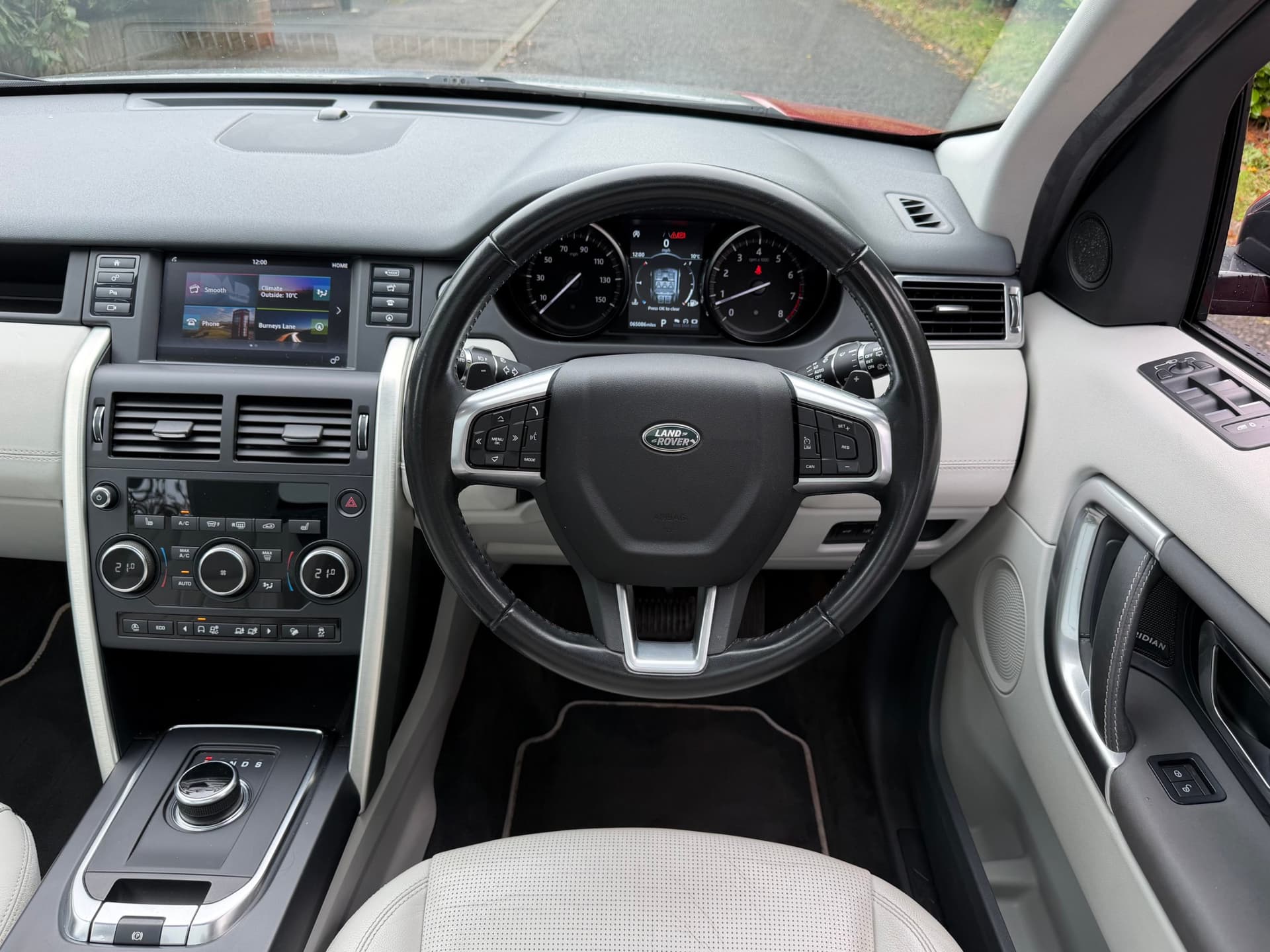 2019 Land Rover Discovery Sport 2.0 Si4 HSE - LMC Cars Belfast - photo 19 of 35