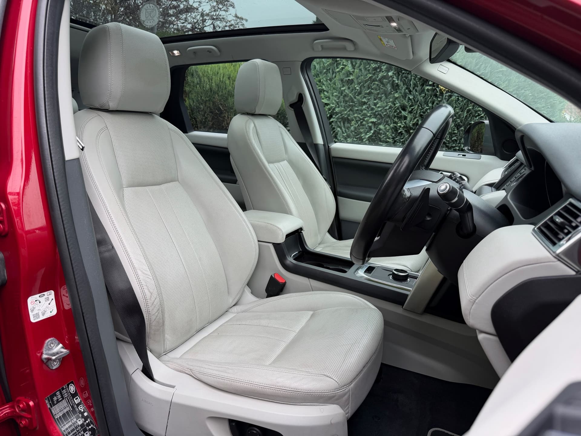 2019 Land Rover Discovery Sport 2.0 Si4 HSE - LMC Cars Belfast - photo 23 of 35
