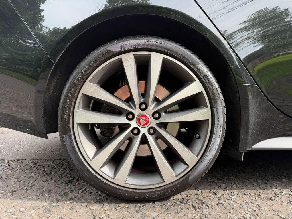 2019 Jaguar XE 2.0i 300 Sport AWD - LMC Cars Belfast - photo 3 of 10