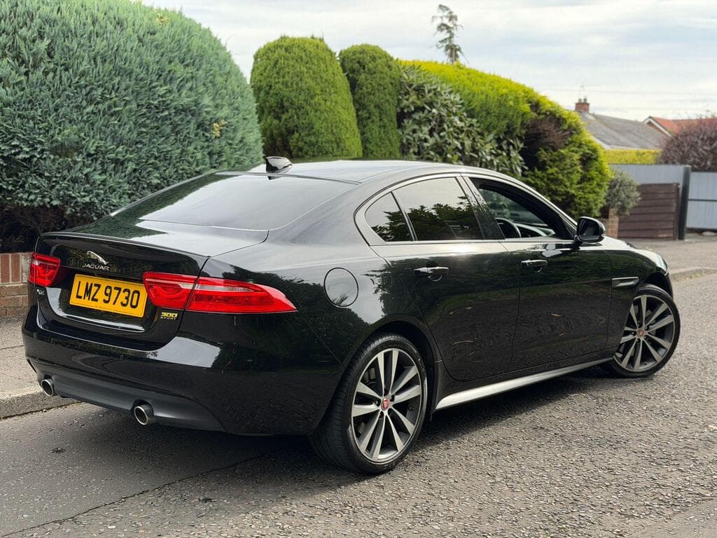2019 Jaguar XE 2.0i 300 Sport AWD - LMC Cars Belfast - photo 4 of 10